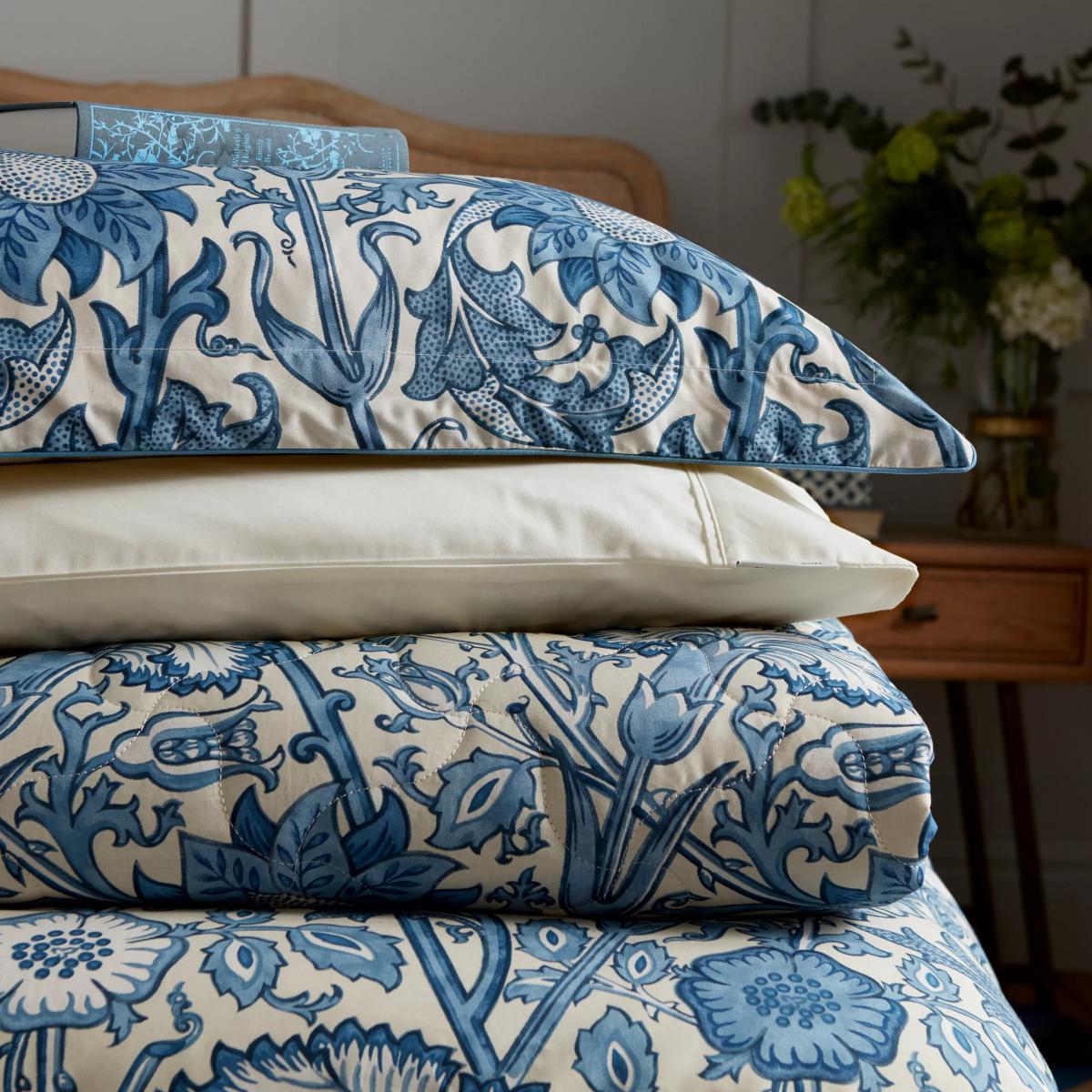 Morris & Co. Pink Rose Bedding, Blue – image 3
