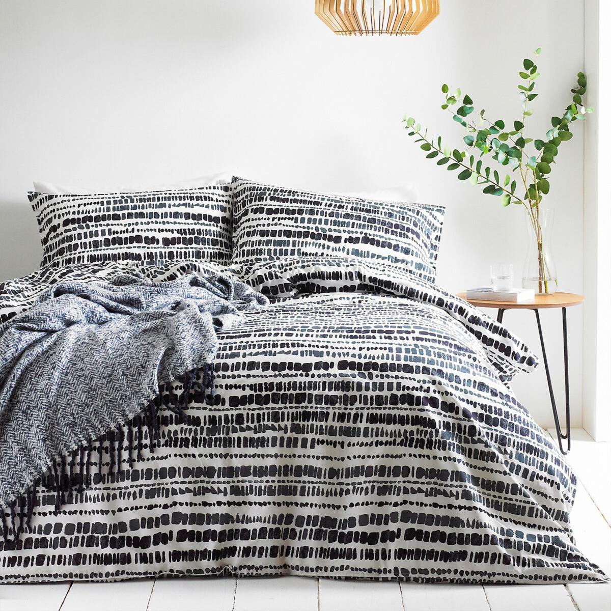 Brushstrokes Duvet Cover & Pillowcase Set – image 1