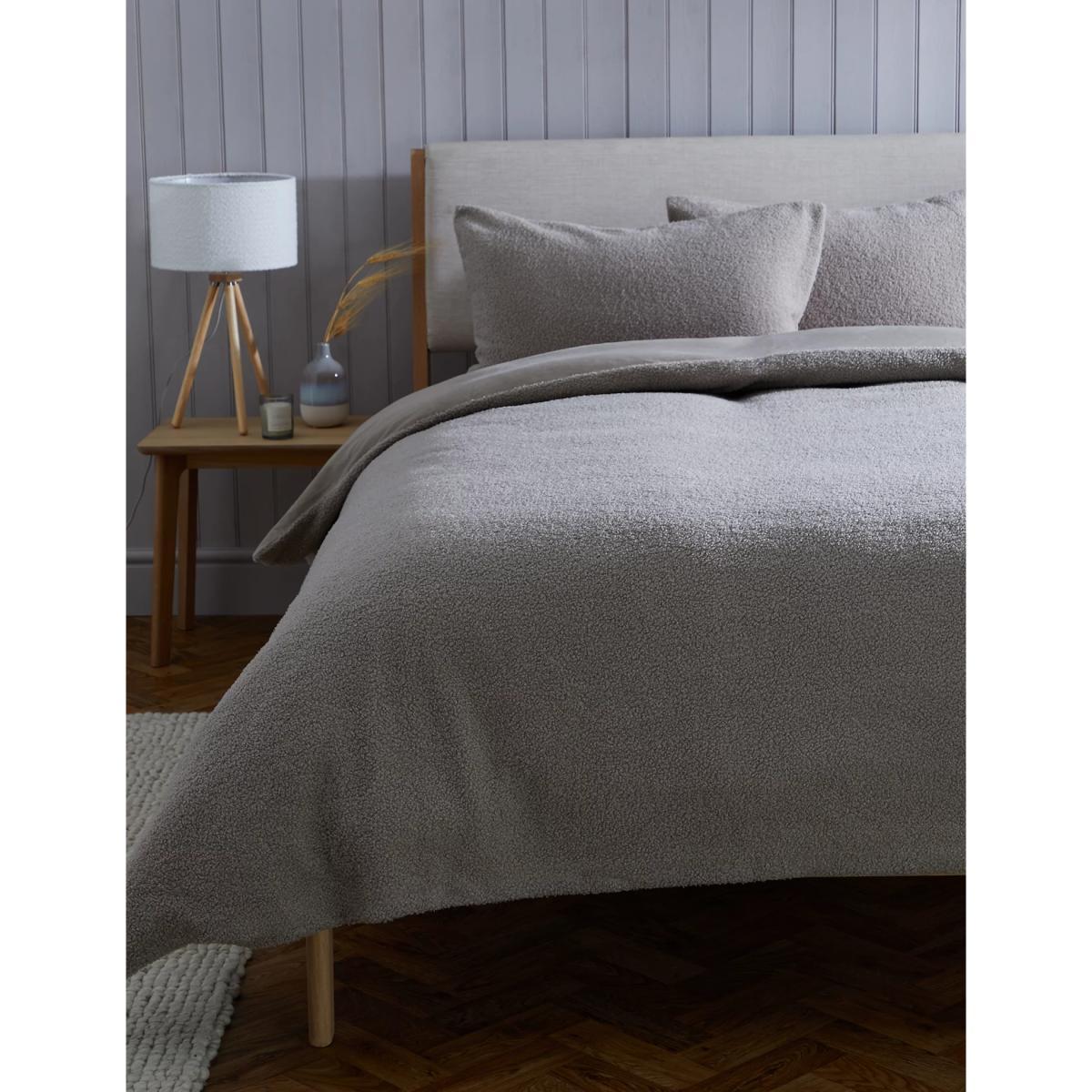 M&S Curly Teddy Fleece Bedding Set - 6FT - Caramel, Grey,Caramel – image 2