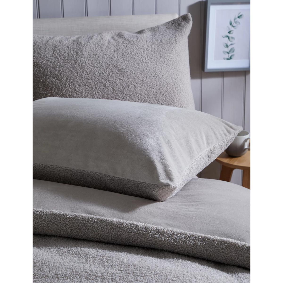 M&S Curly Teddy Fleece Bedding Set - 6FT - Caramel, Grey,Caramel – image 5