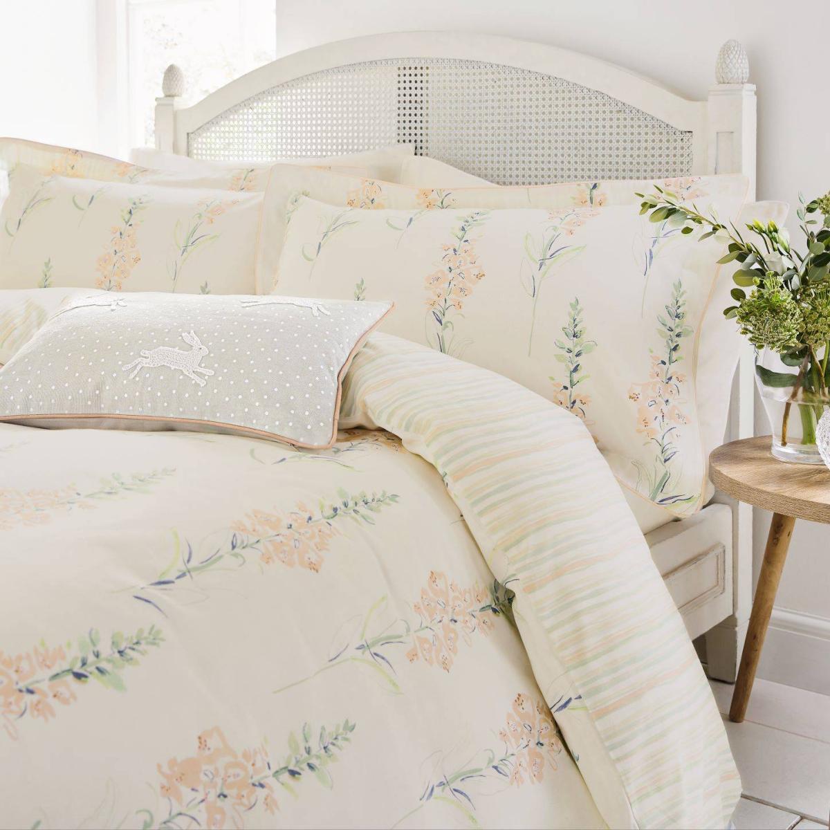 Sanderson Foxglove Duvet Set Natural – image 2