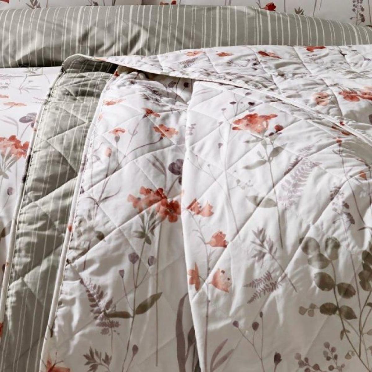 Dreams & Drapes Spring Glade Coral Bedspread – image 1