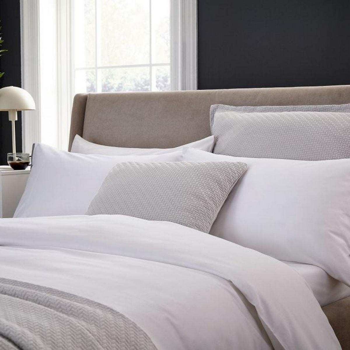 Komoro Plain Ribbon Piping Cotton Bedding in White Grey – image 2