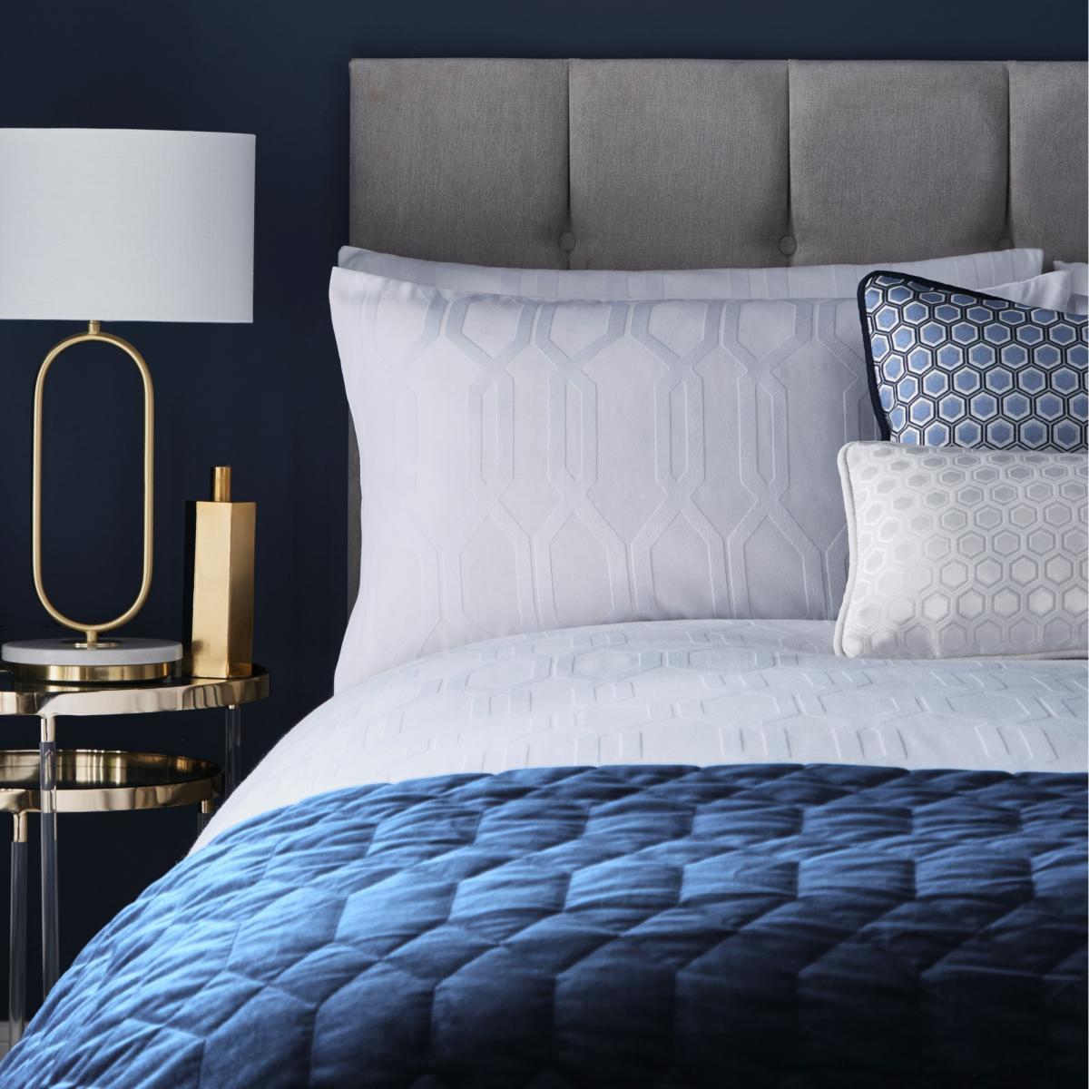 Quartz Geometric Woven Bedding By Tess Daly in White – image 1