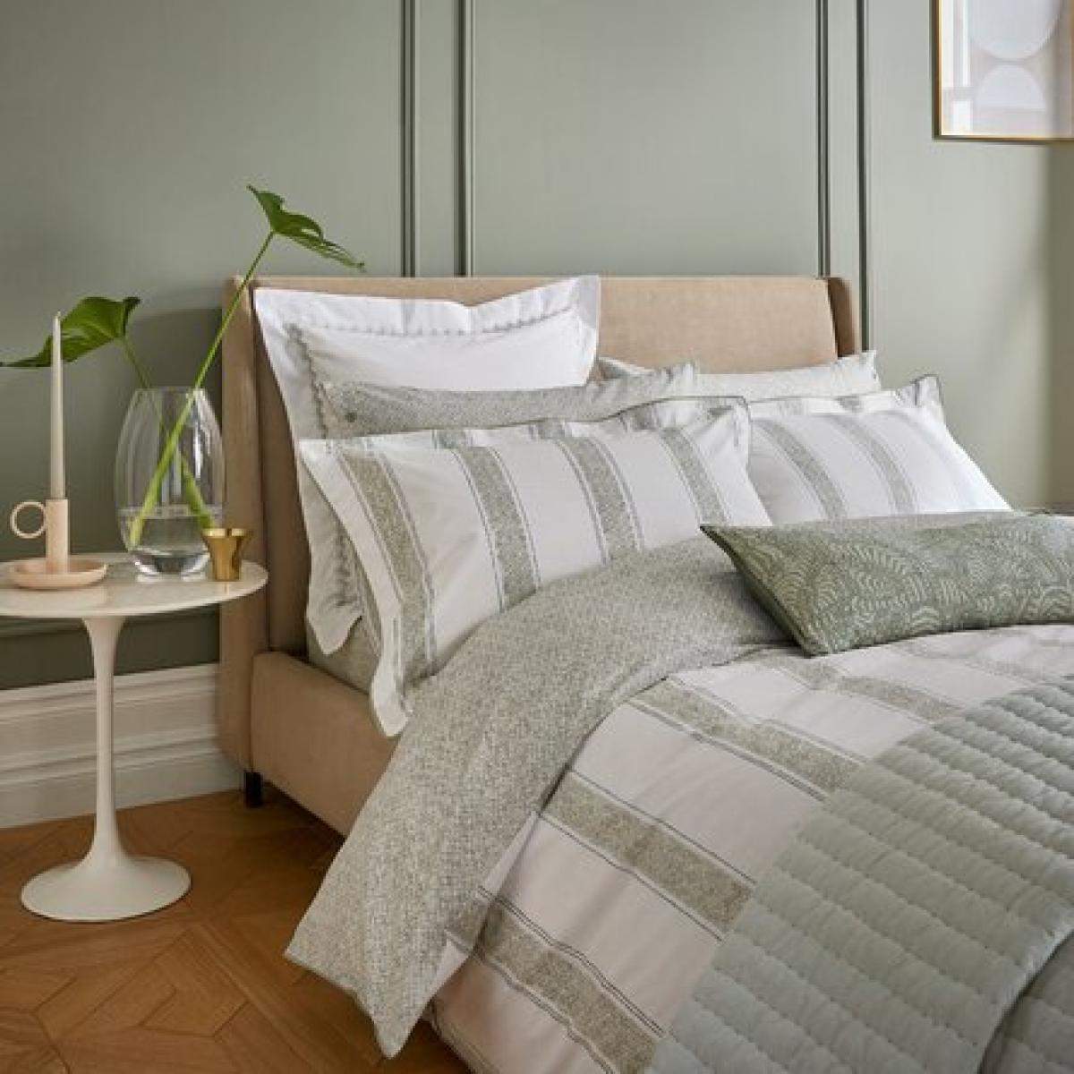 Yuna Striped Geometric Cotton Bedding in Sage Green White – image 2