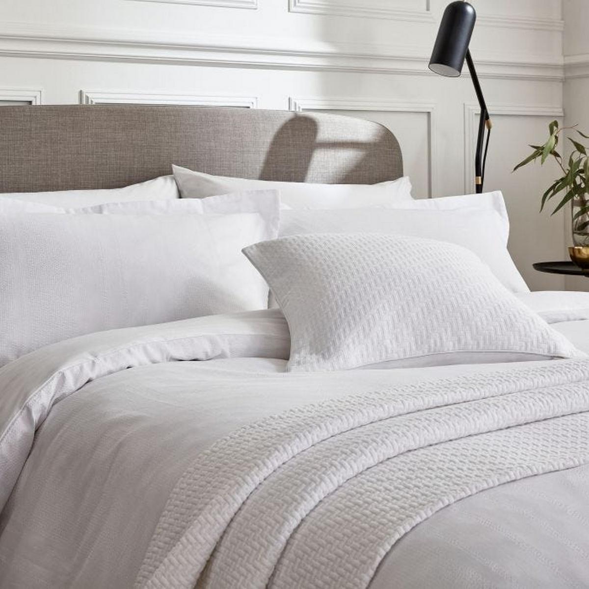 Tenno Plain Dye Seersucker Stripe Bedding in White – image 2