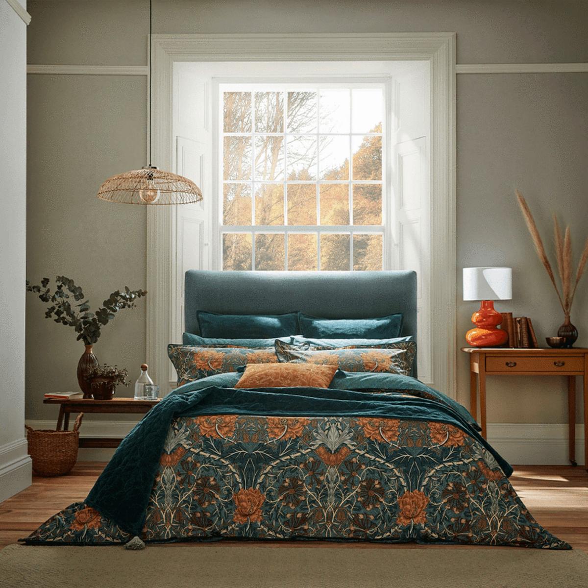 Honeysuckle And Tulip Bedding in Mulberry Teal by William Morris – image 2