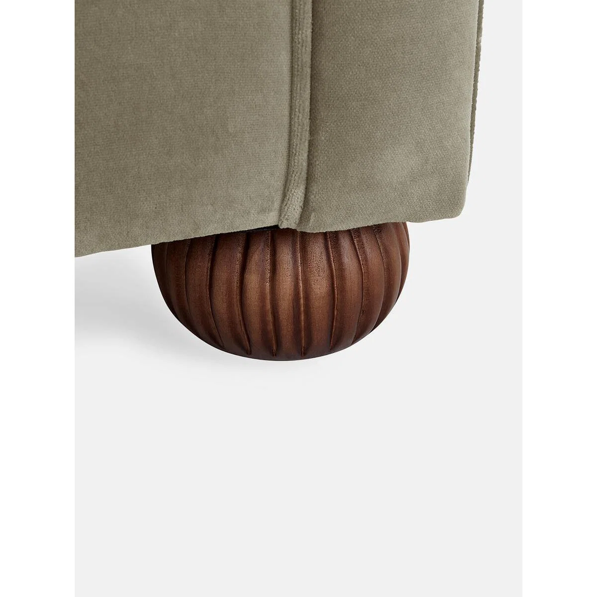 Aderyn Chesterfield 4 Seater, Velvet Lichen – image 5