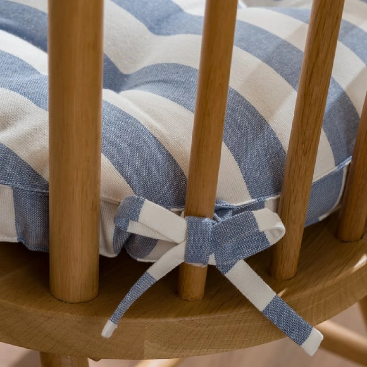 Round Back Striped Seat Pad – image 2