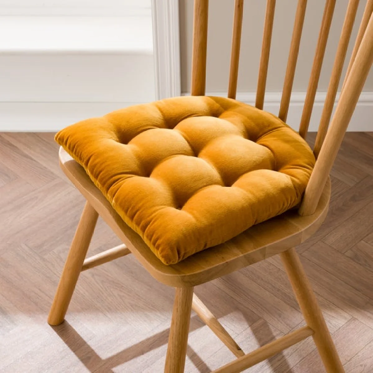 Clara Round Back Velvet Seat Pad – image 1