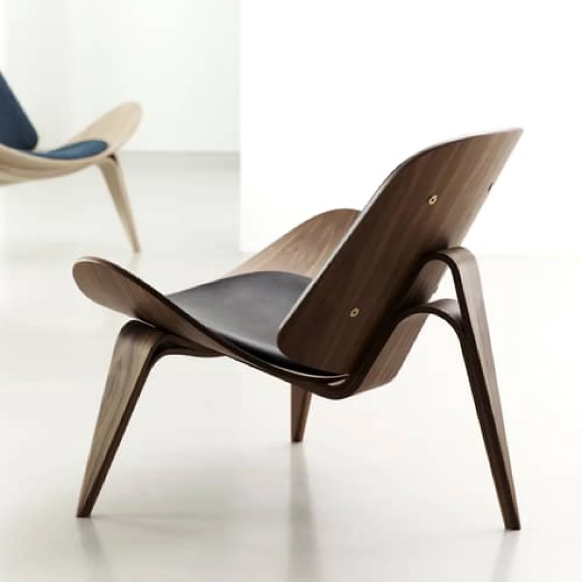 CH07 - Shell Chair Padded armchair leather brown / Hans J. Wegner, 1963 - CARL HANSEN & SON – image 2