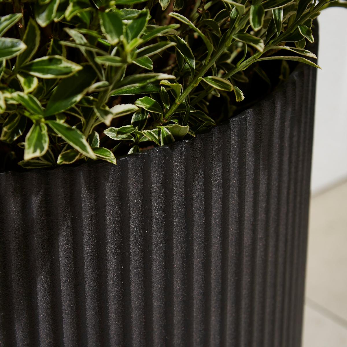 Black Vertical Rib Plastic Pot Large Black – image 2