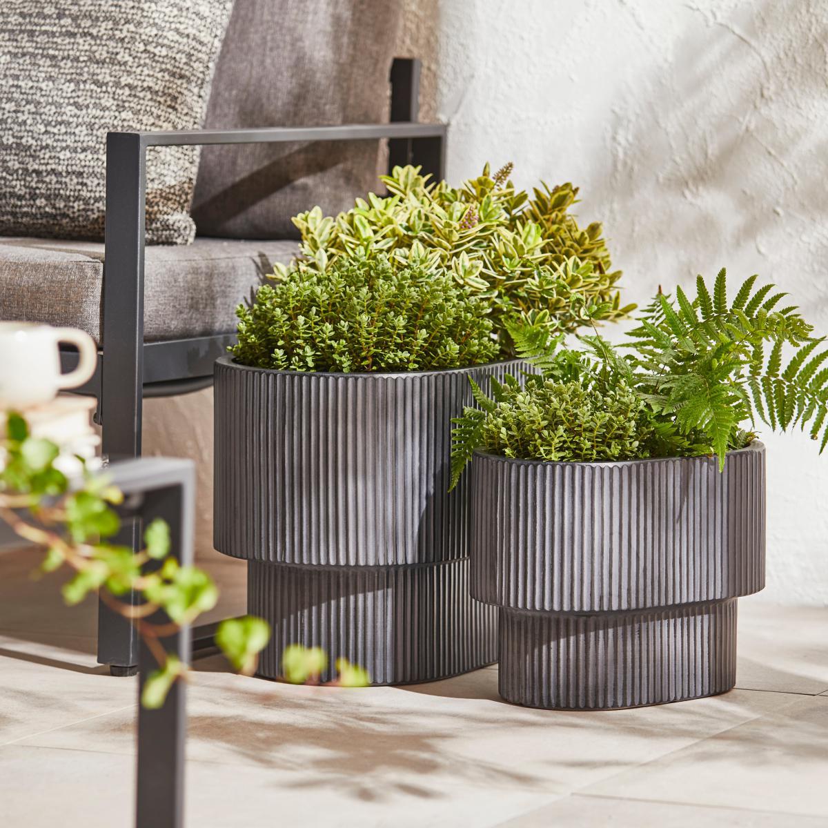 Small Fibre Clay Oval Pot with Base Black – image 2