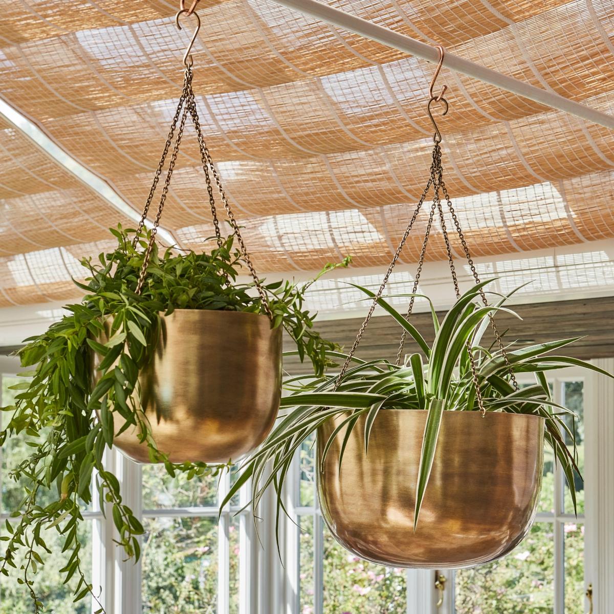 Mayfair Hanging Plant Pot Brass – image 4