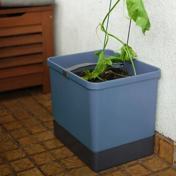 Gusta Garden Curt Cucumber Planter with Water Tank – image 4