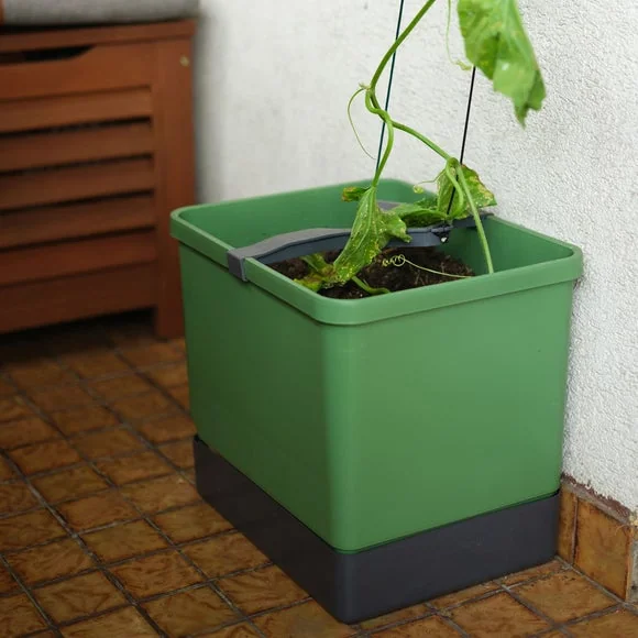 Gusta Garden Curt Cucumber Planter with Water Tank – image 6