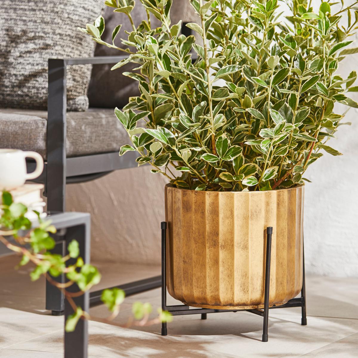 Gold Fibre Clay Pot Vertical Rib Finish on Metal Stand Gold – image 1