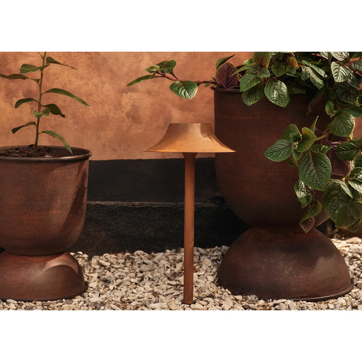 Heal's Hourglass Plant Pot Medium – image 4