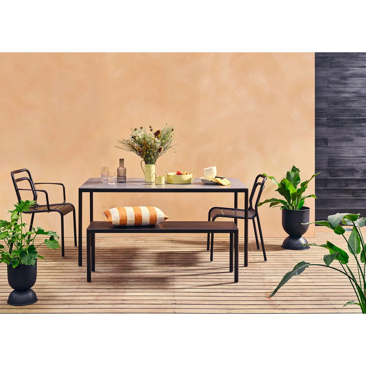 Heal's Hourglass Plant Pot Medium – image 5