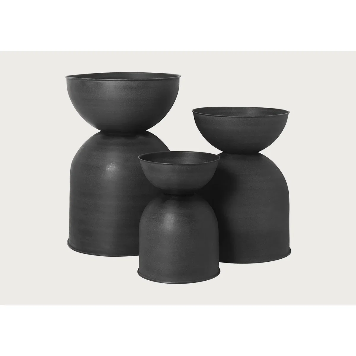 Heal's Hourglass Plant Pot Medium – image 7