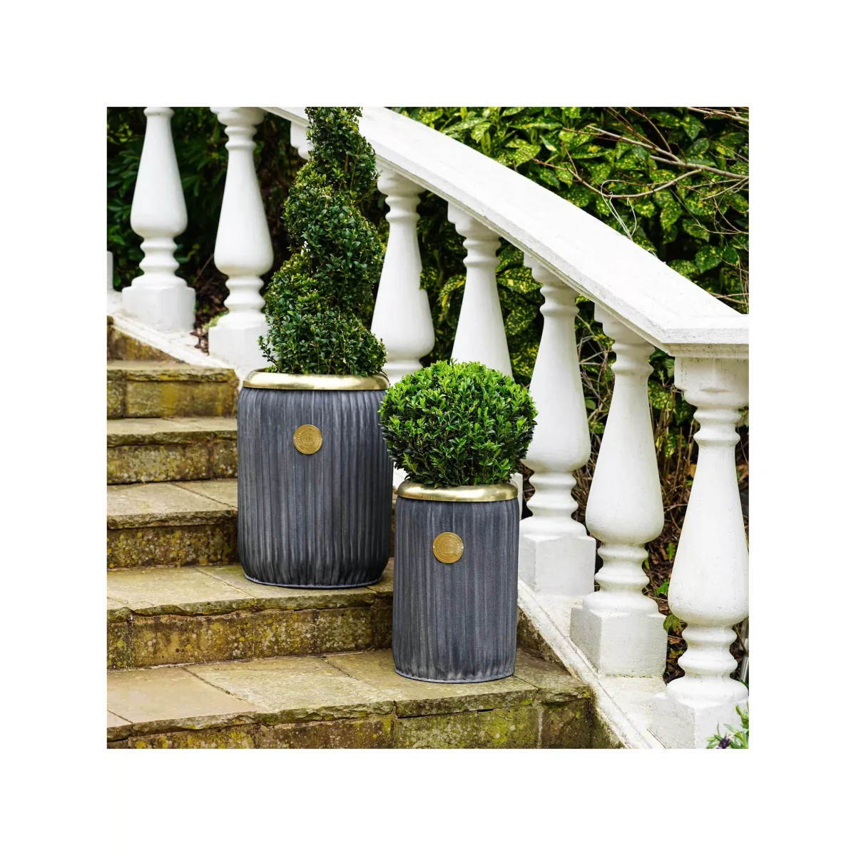Ivyline Kew Gardens Richmond Galvanised Steel Outdoor Planter, Antique Lead – image 4