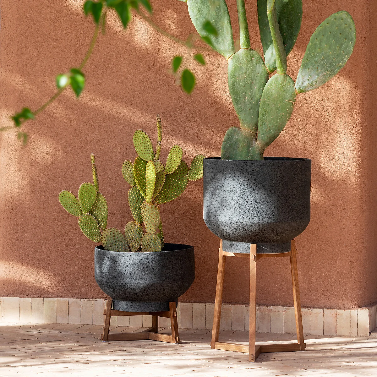 Florian Earthenware Plant Pot Holder Height 33 cm – image 2