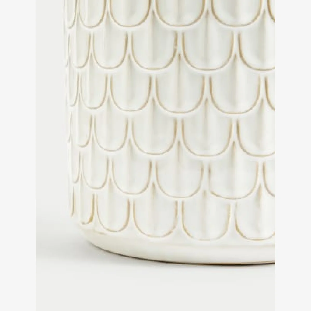 M&S Medium Scalloped Textured Planter - White, White