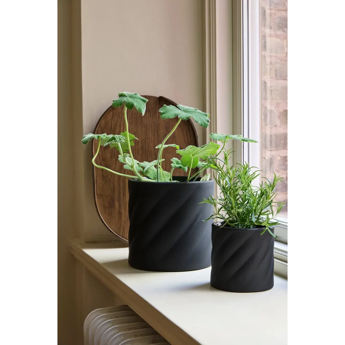 Cooee Design Twist plant pot Black medium Ø19 cm – image 2