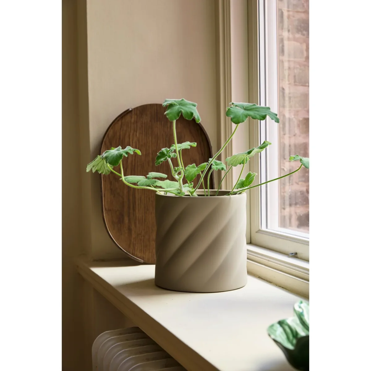 Cooee Design Twist plant pot Sand medium Ø19 cm – image 2