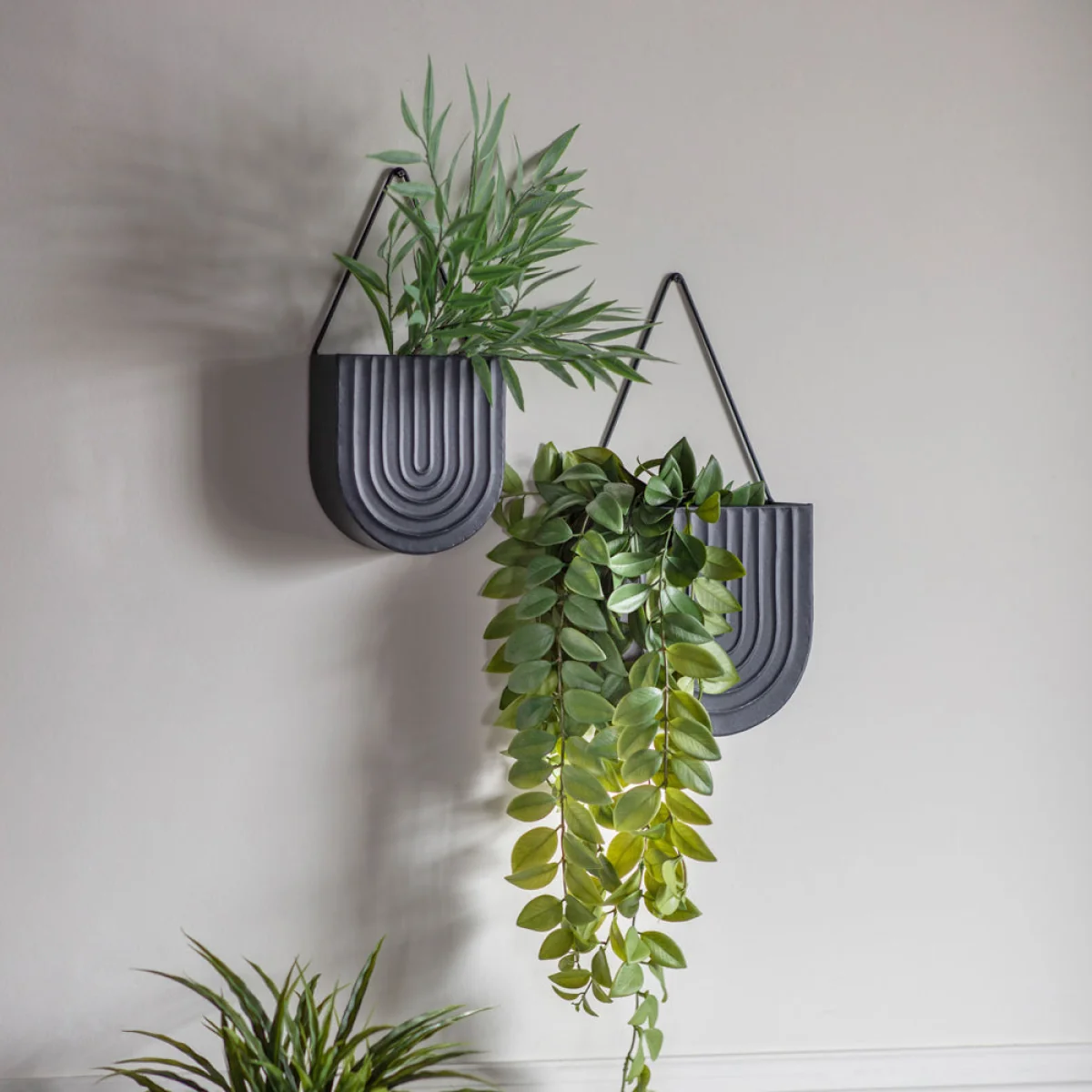Gallery Interiors Set of 2 Faulkner Wall Planter Black | Outlet
