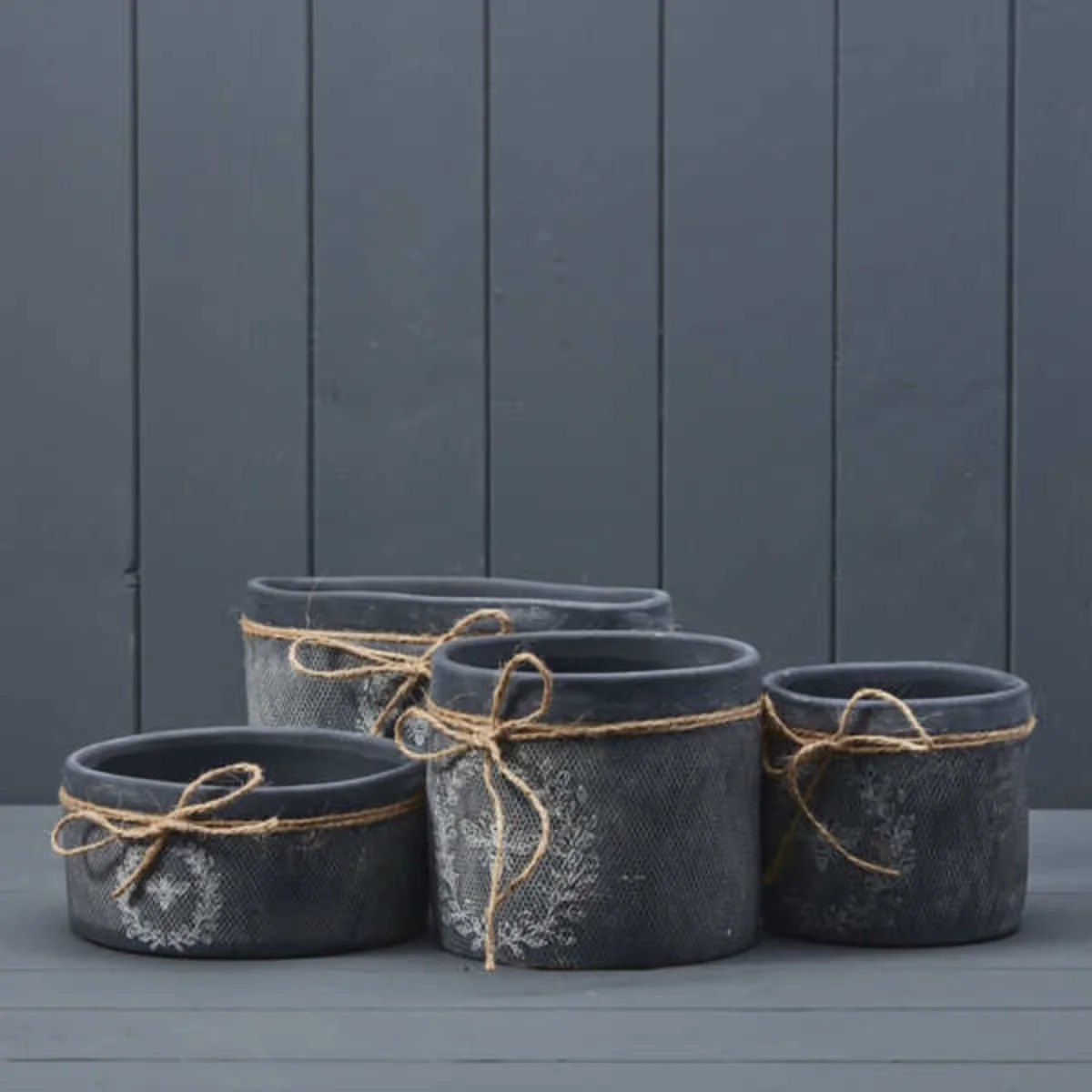 Sturdy Black Bee Trough for Home Decor - Black – image 2
