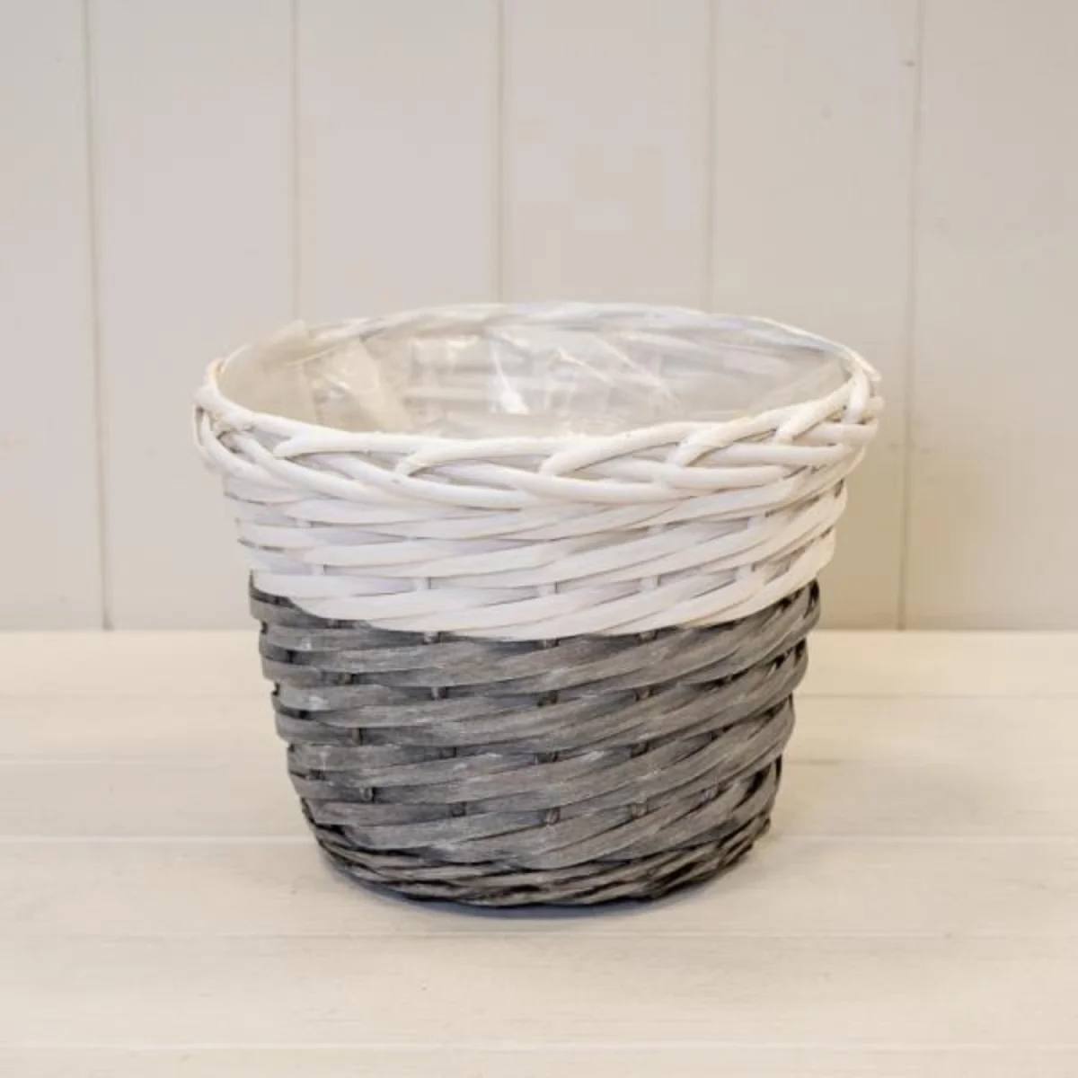 Handcrafted Two Tone White/Grey Willow Planter - White