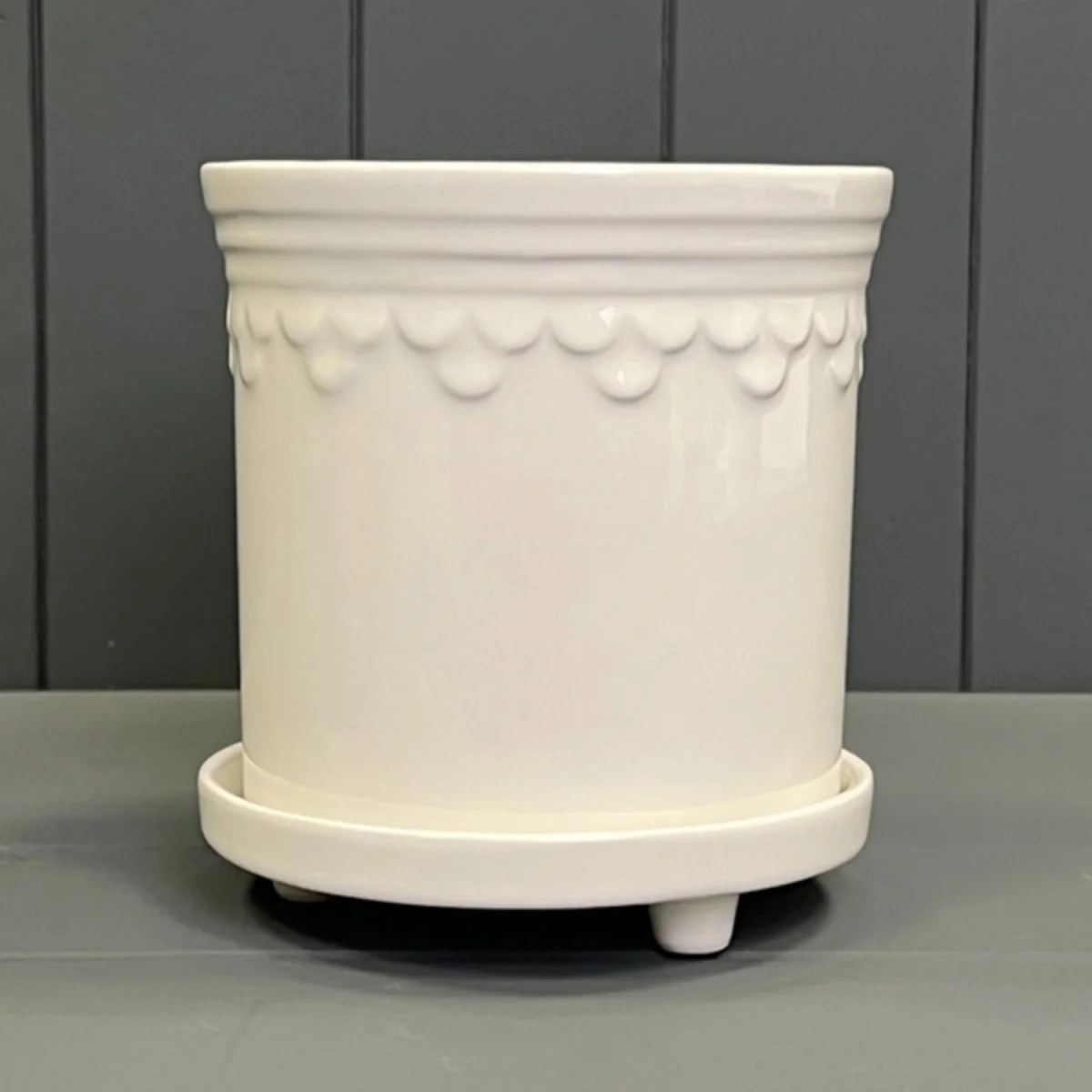 Classic White Finish Saucer Pot Plant pot - White