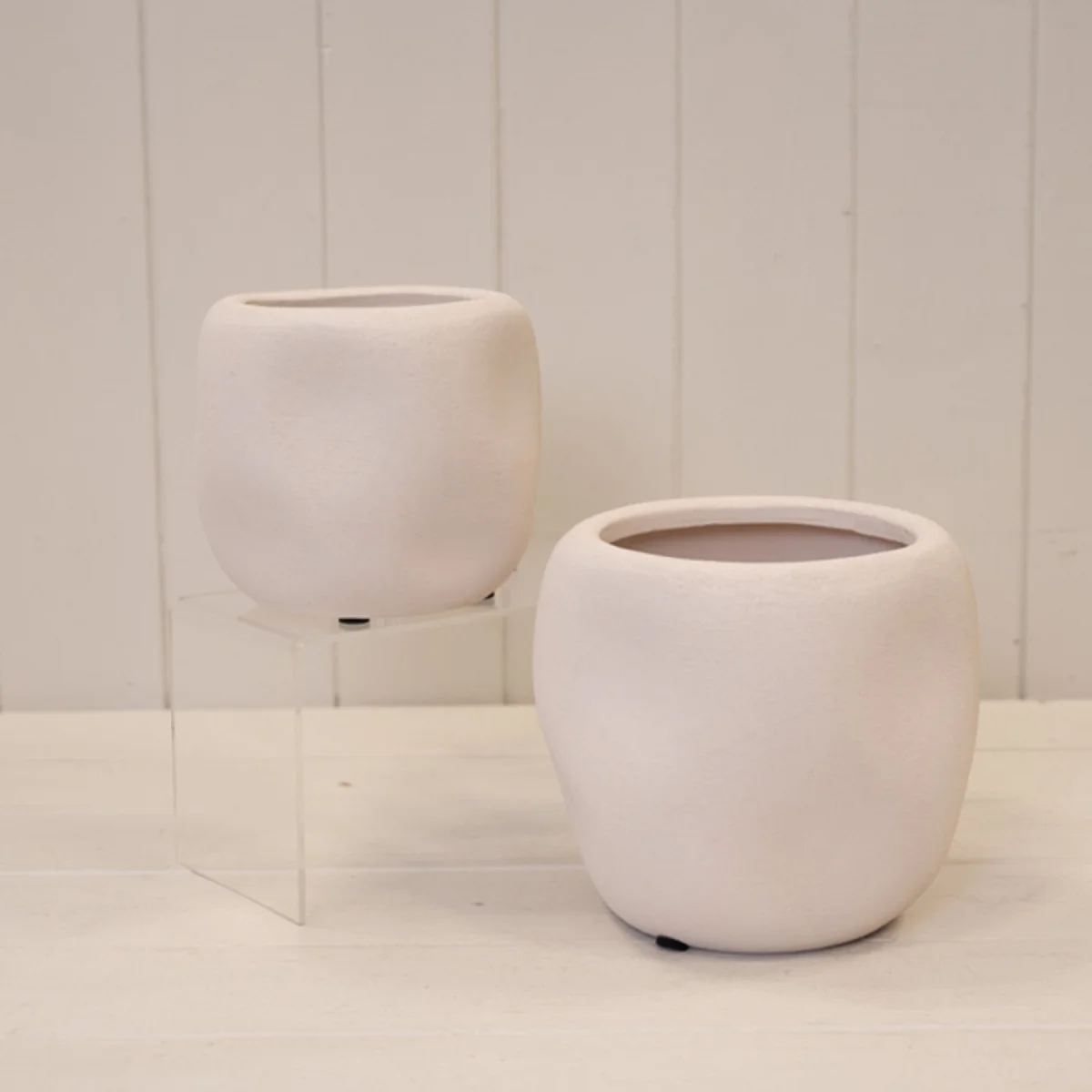 White Textured Finish Stone Plant Pot - White – image 3