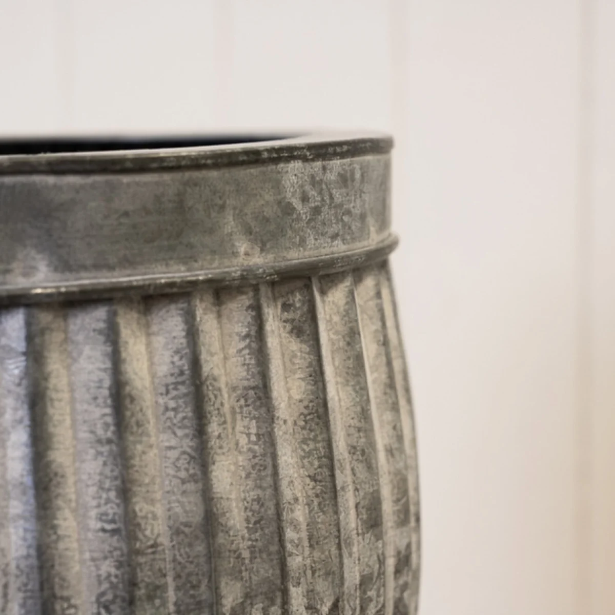 Grey Set of 3 Round Galvanised Ribbed Planter - Grey – image 4