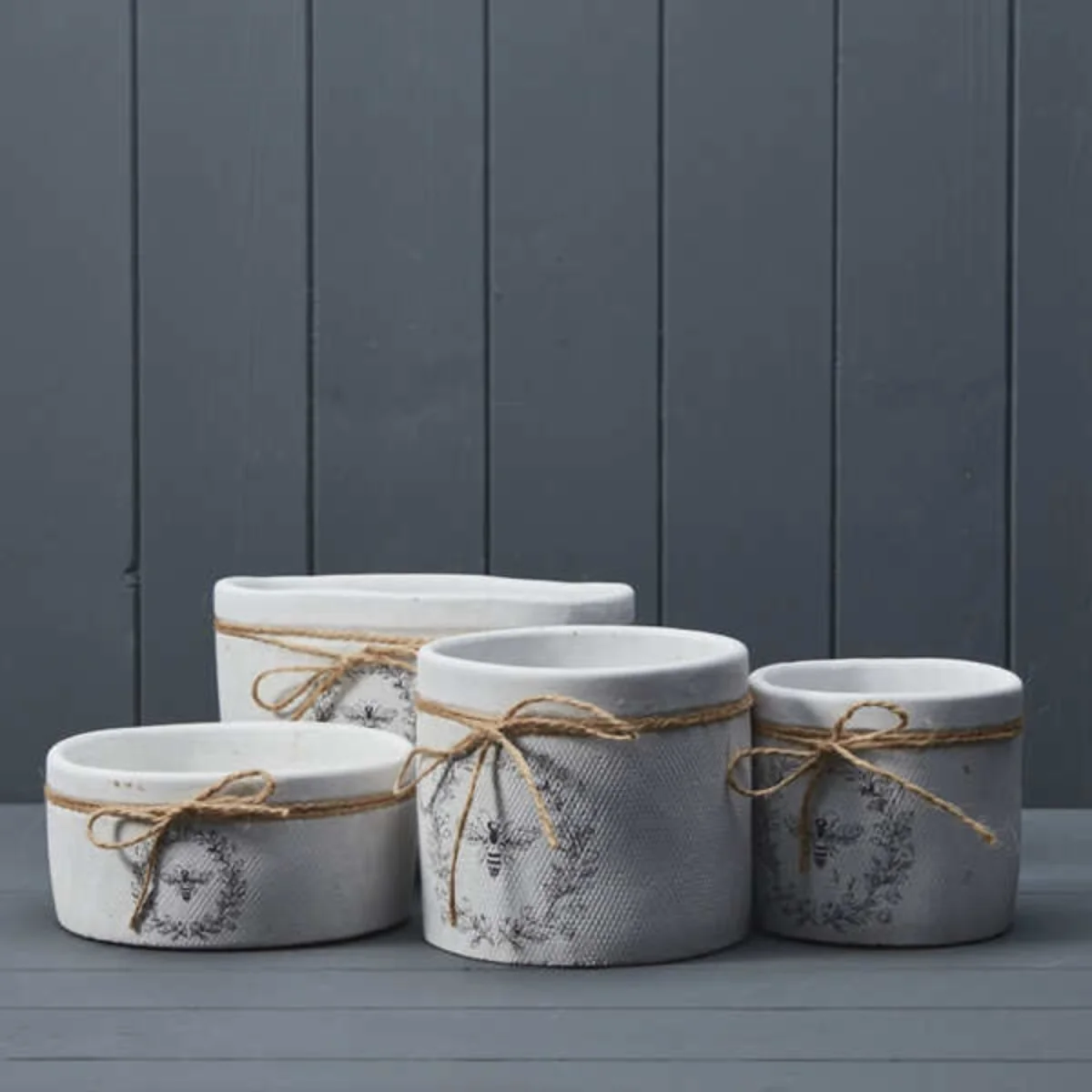 Charming White Finish Bee Pot Plant pot - White – image 2