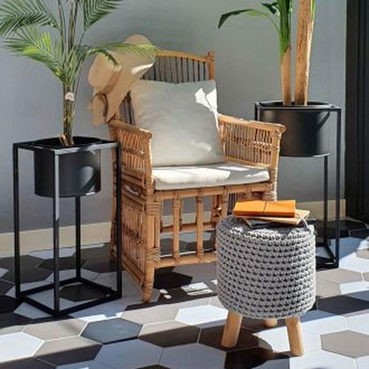 The Mia Black Plant Pot With Stand - Black – image 2