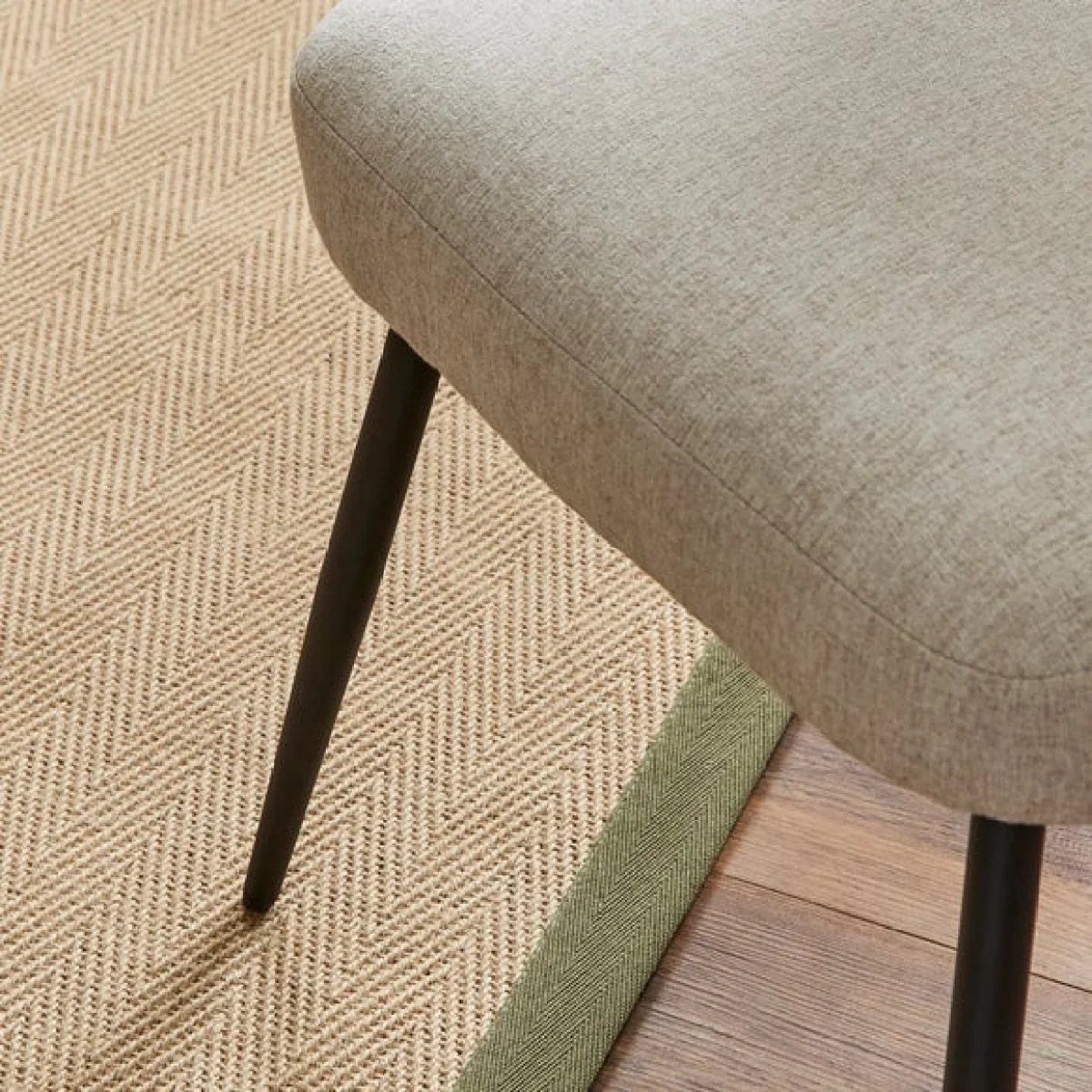 Fulton4-6 Seater Fliptop Oak Effect Dining Table with 4 Taylor Natural Dining Chairs – image 4