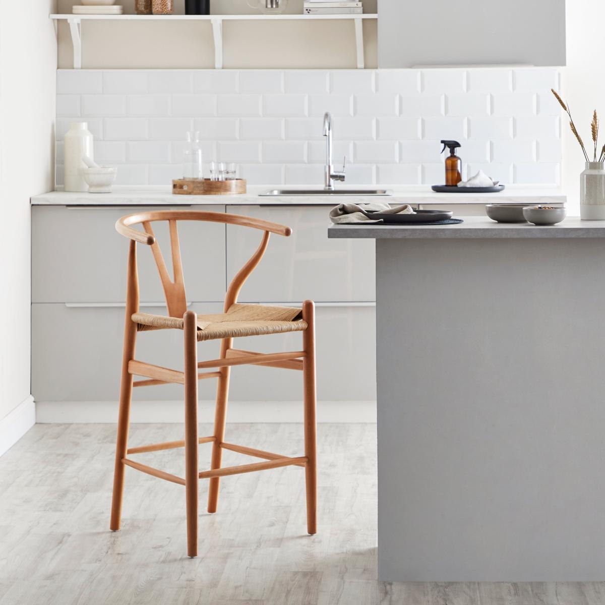 Indi Bar Table with 2 Lara Bar Stools Lara Natural – image 3