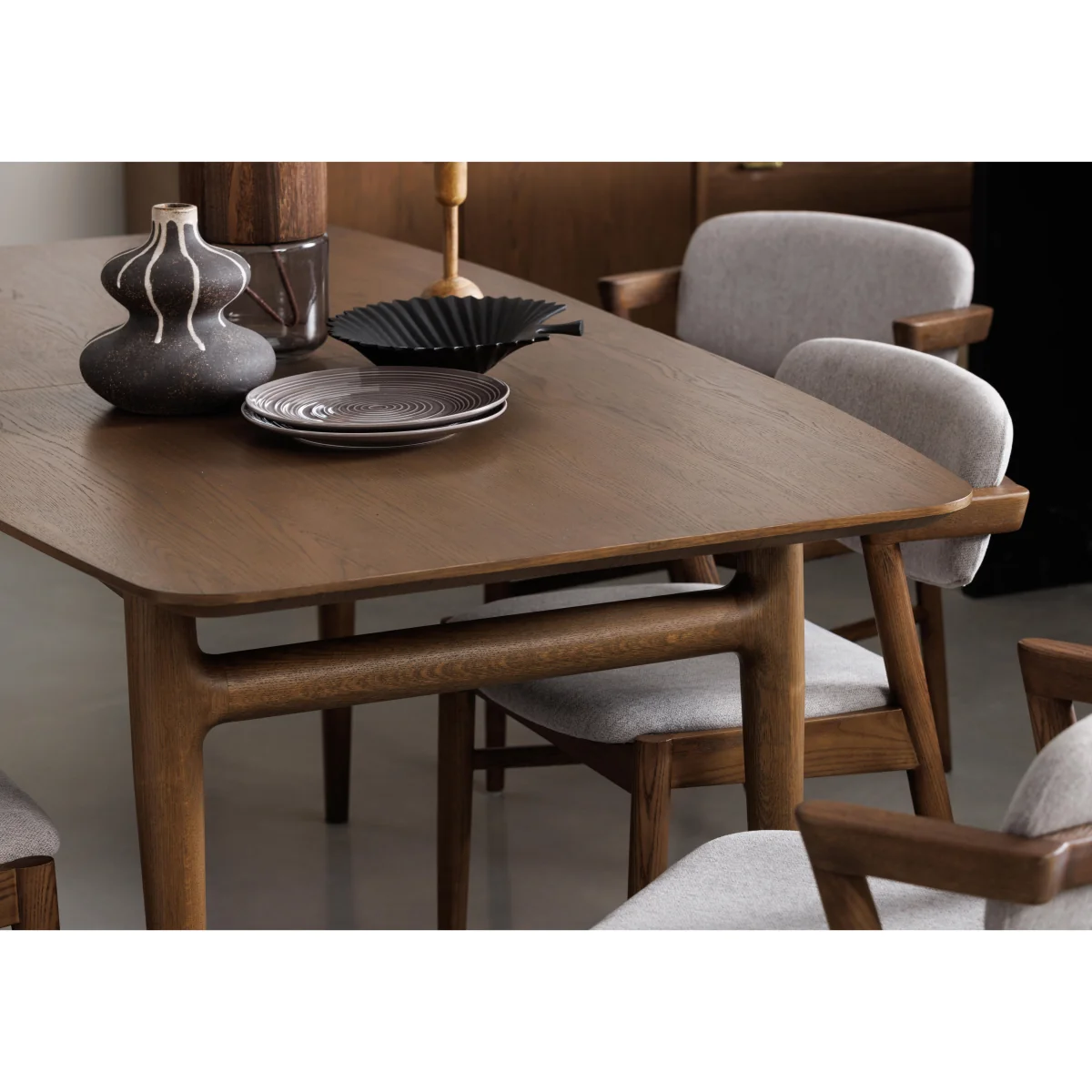 G Plan - Marlow Extending Dining Table with 4 Dining Arm Chairs – image 3