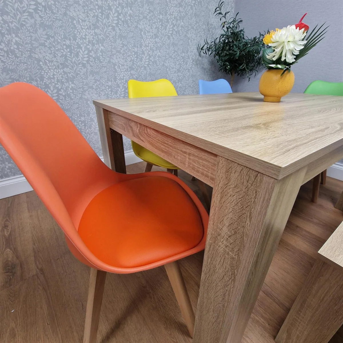 Oak Effect Dining Table Set With 4 Mix Plastic Chairs And Bench Dining Room Furniture - Brown – image 5