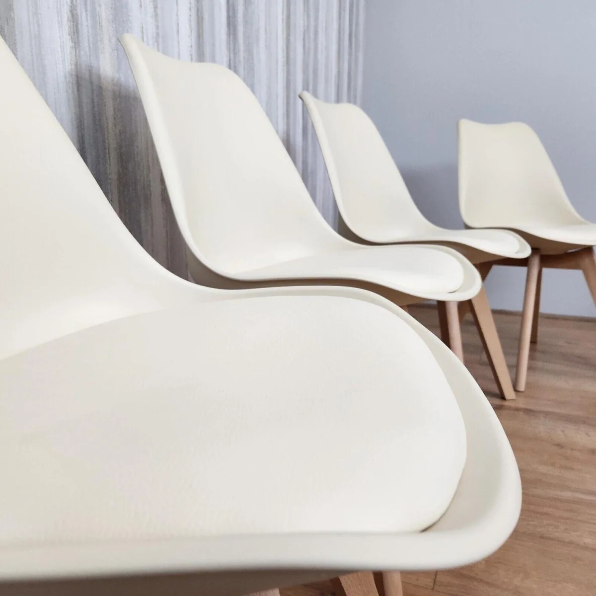 Modern Dining Table 117cm with Metal Hairpin Legs and Set of 4 Cream Dining Chairs - Brown – image 5