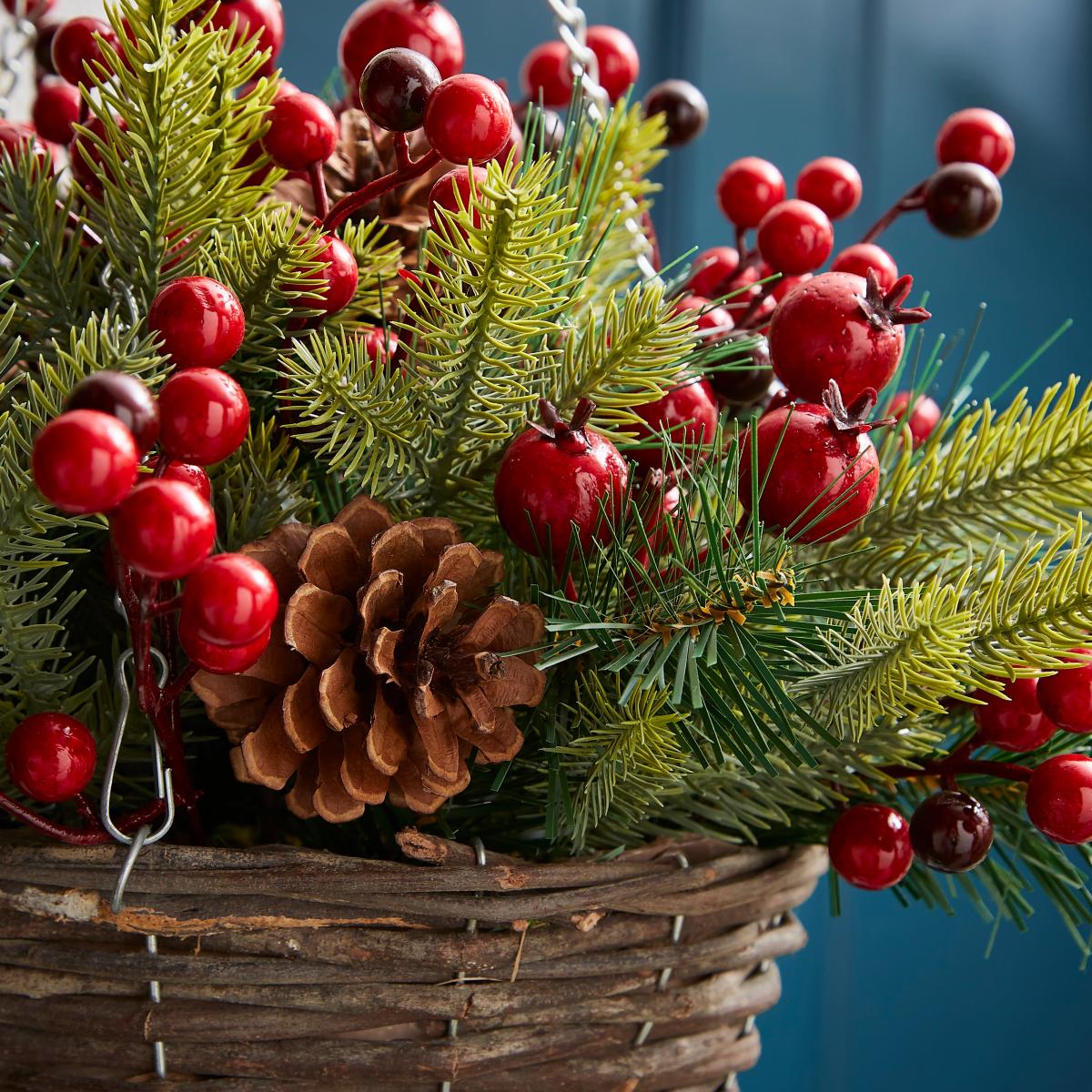 Traditional Berry Hanging Basket Green – image 2