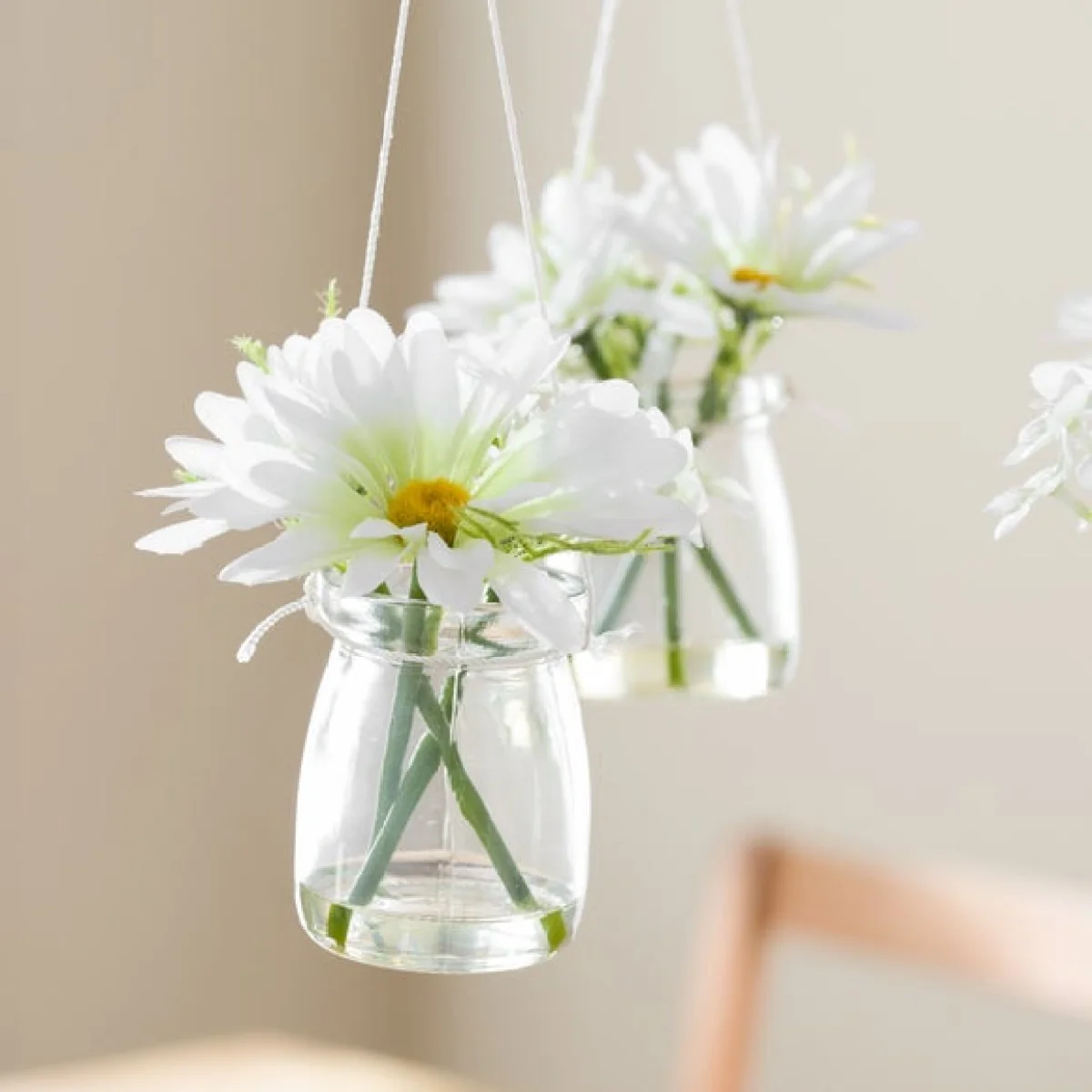 Set of 6 Artificial Daisies in Hanging Jars – image 3