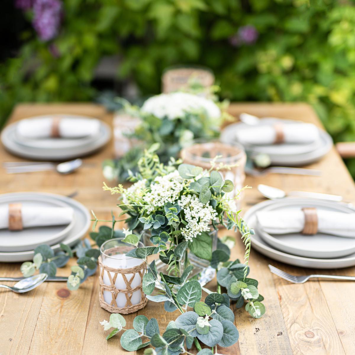 Foliage Arrangement in Glass Cube Green/White – image 3