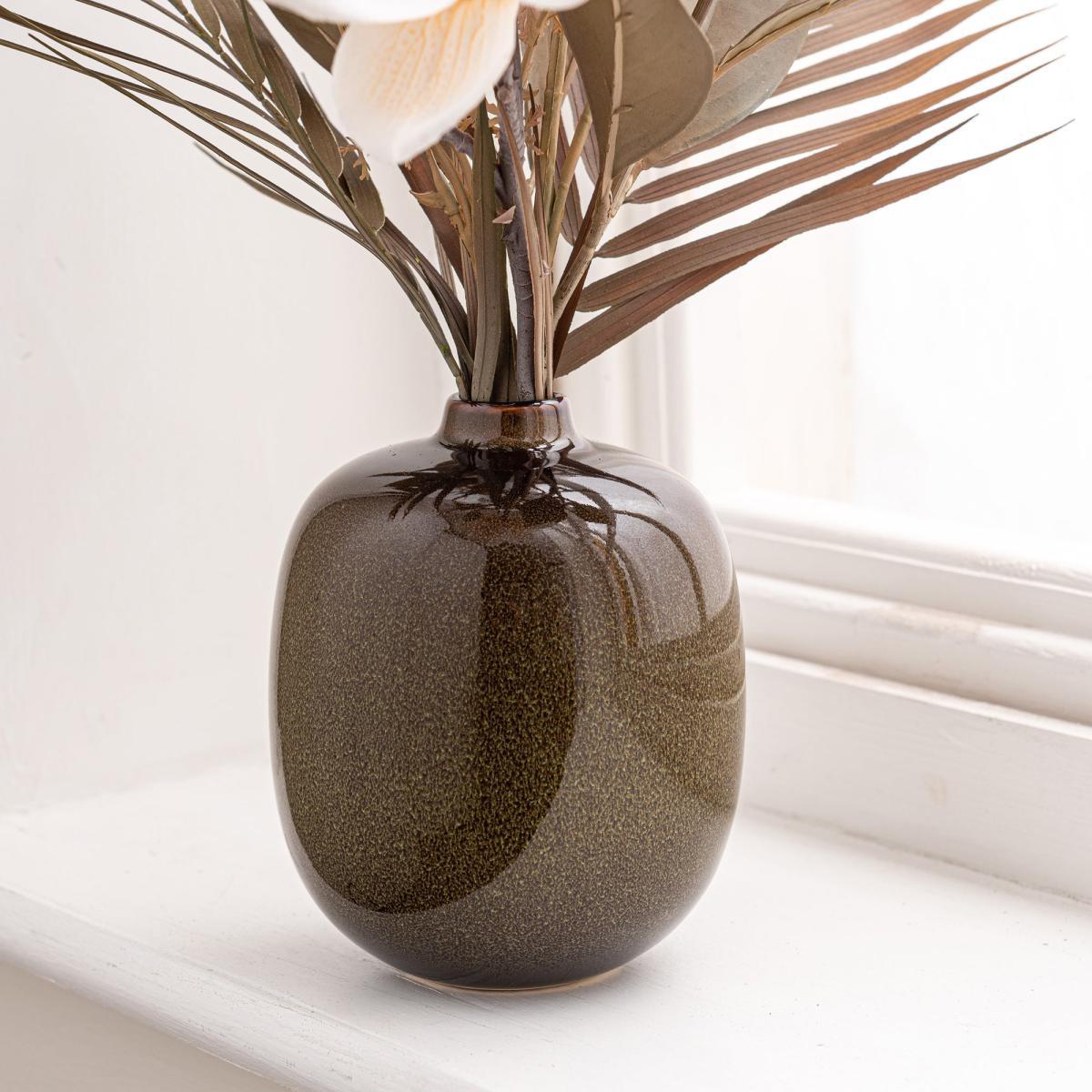 Magnolia in Ceramic Vase Off-White – image 3