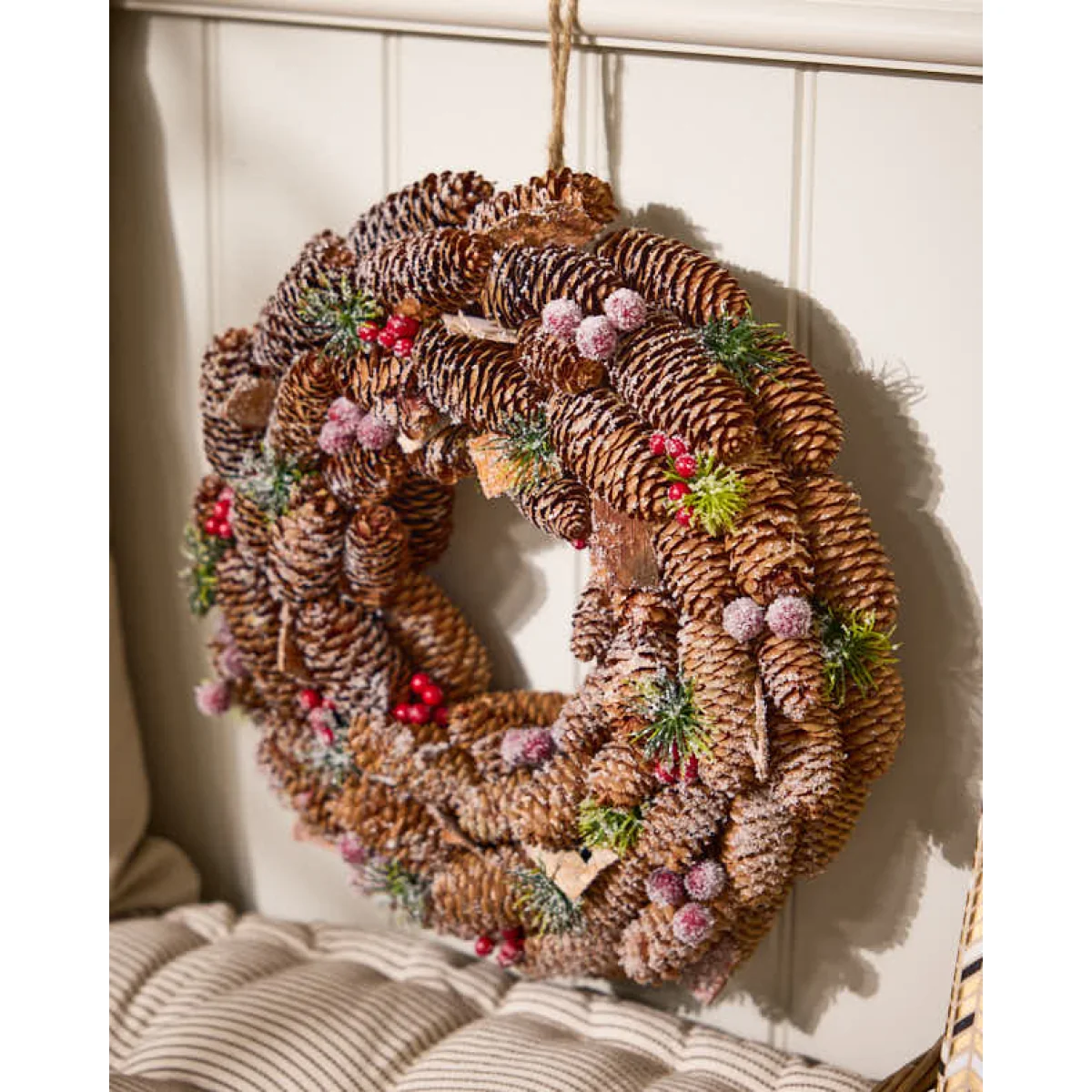 Indoor Frosted Berries Wreath 36cm – image 2