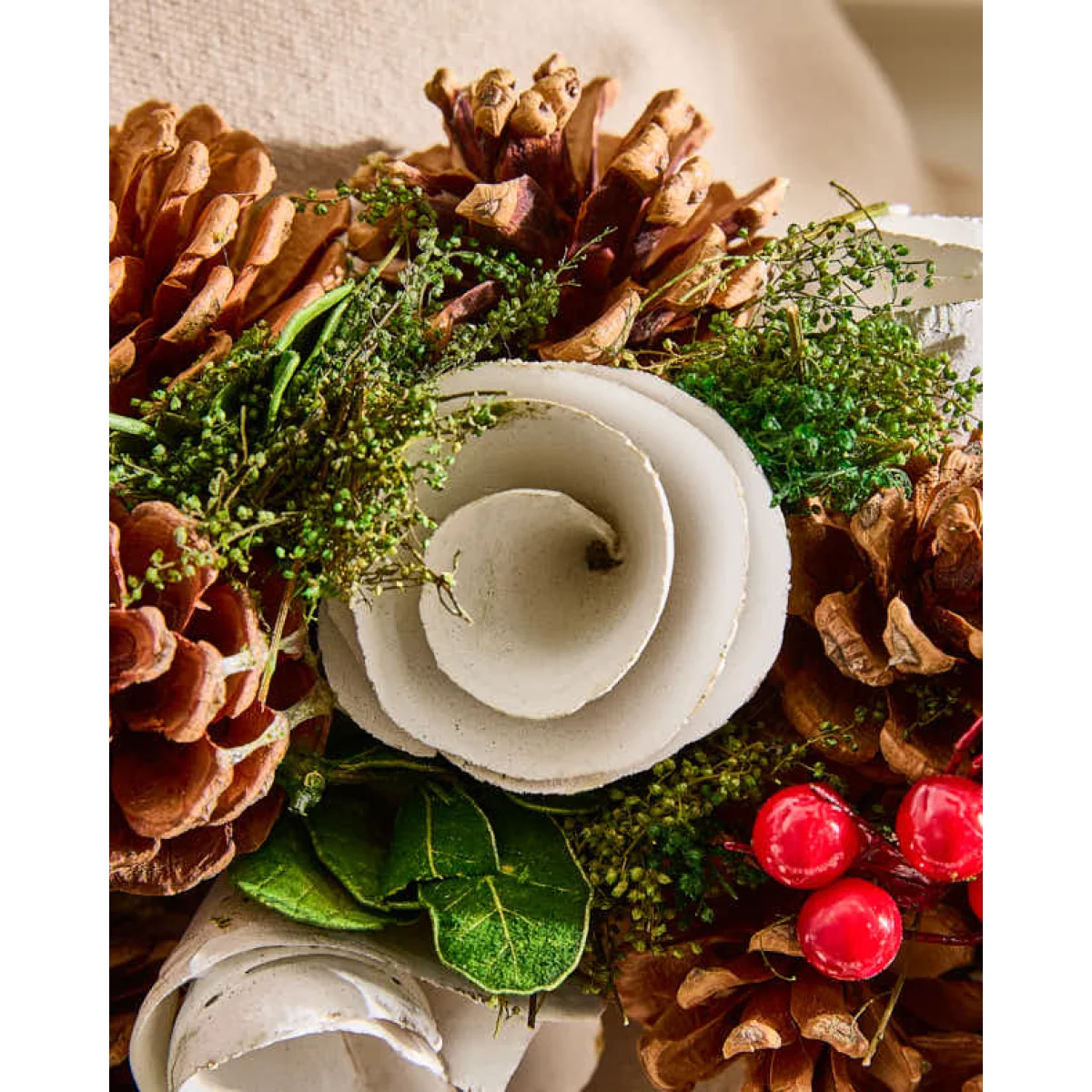 White Roses & Berries Winter Wreath 35cm – image 2