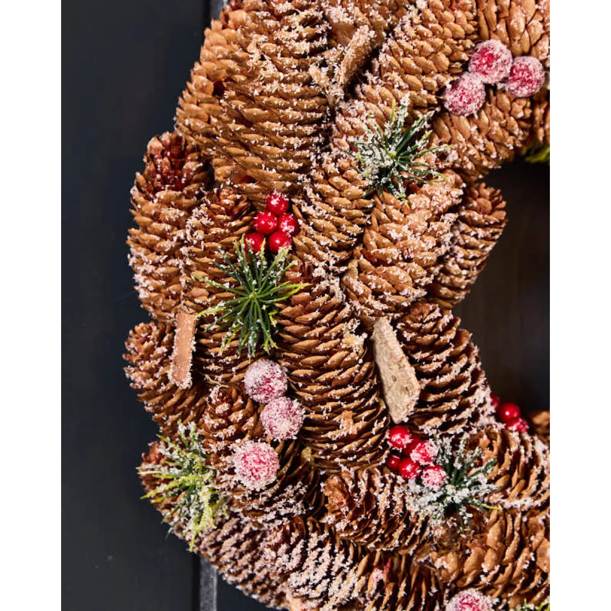 Frosted Berries Christmas Wreath 36cm – image 2