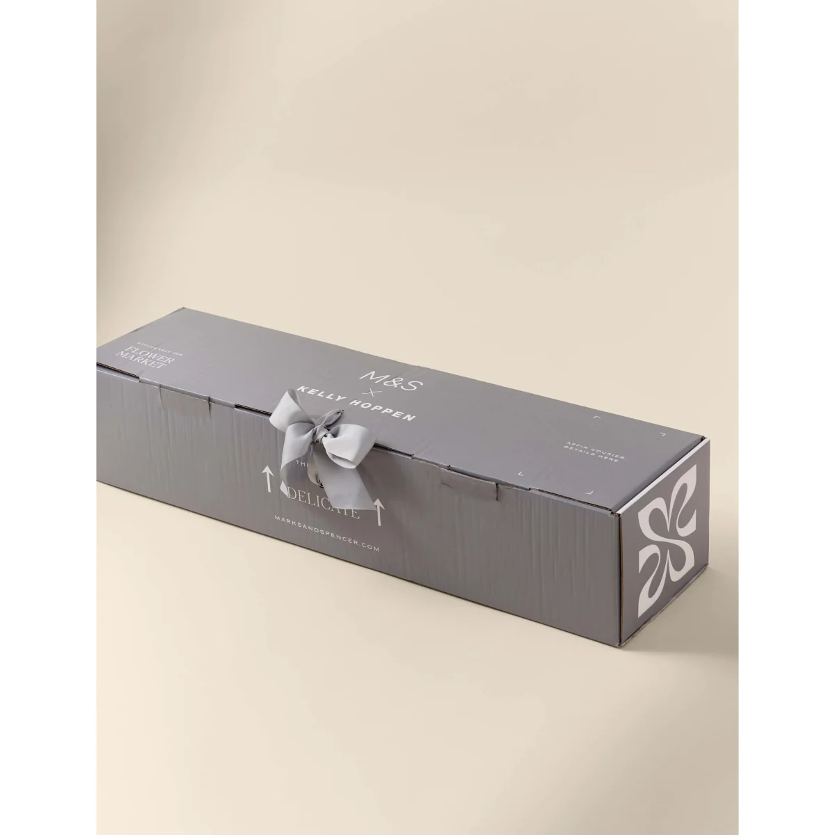 M&S X Kelly Hoppen Festive Chrysanthemum Bouquet – image 7